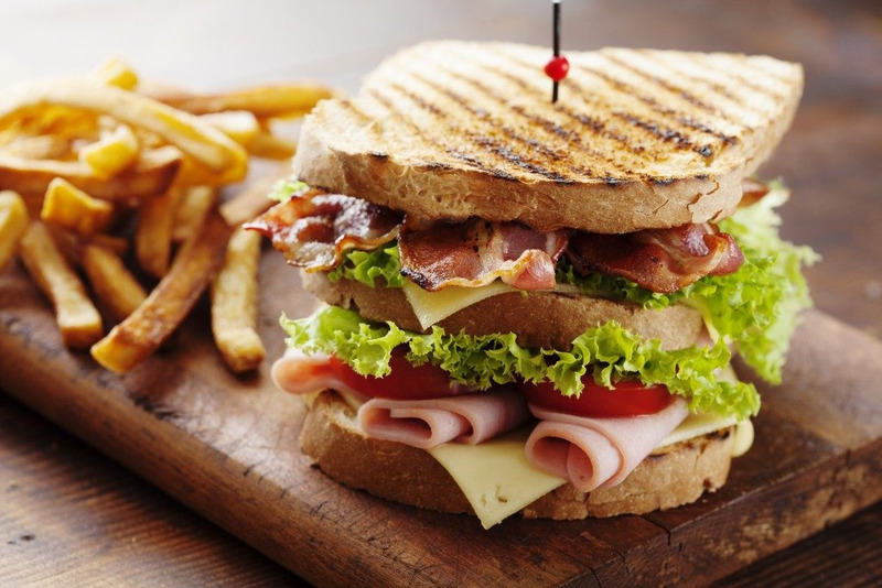 Bánh mì sandwich là thành phần chính của nhiều món ăn