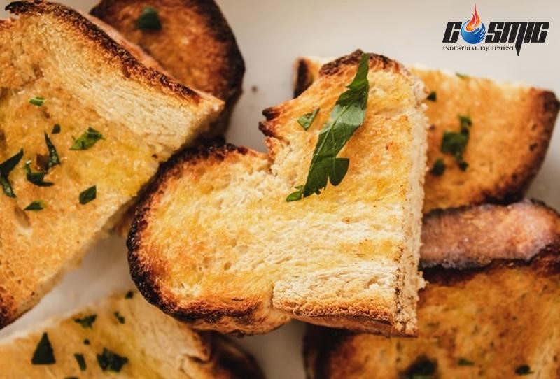 Máy nướng bánh mì băng chuyền có thể cho ra số lượng lớn các miếng bánh mì hấp dẫn