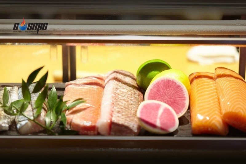Ống làm lạnh được đặt phía trên với nền nhiệt 4°C giúp sushi luôn tươi ngon và không bị khô