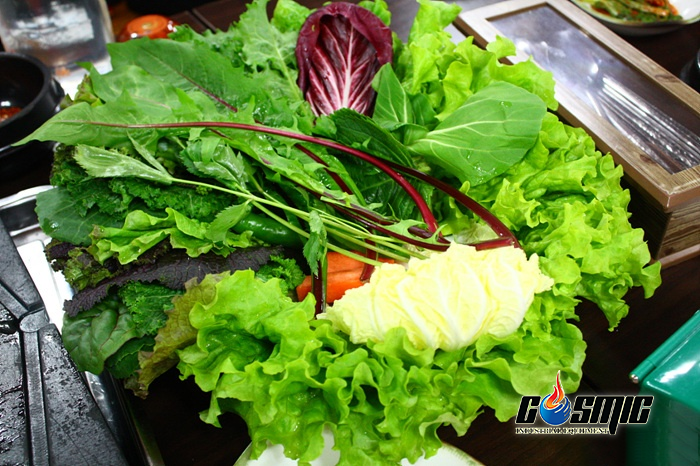Không nên bảo quản các loại rau thơm, rau xà lách trong tủ đông đứng