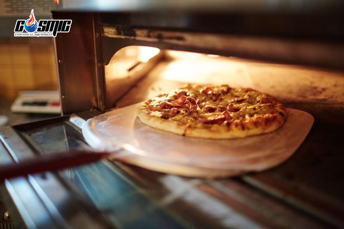 Thiết kế đáy lò với đá nướng giúp pizza có đế bánh giòn và chín đều hơn. 