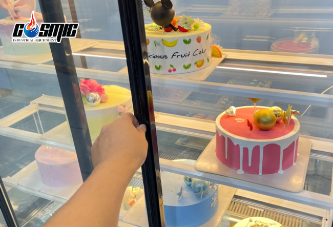 Gioăng cửa hở khiến tủ bánh kem thất thoát hơi lạnh 