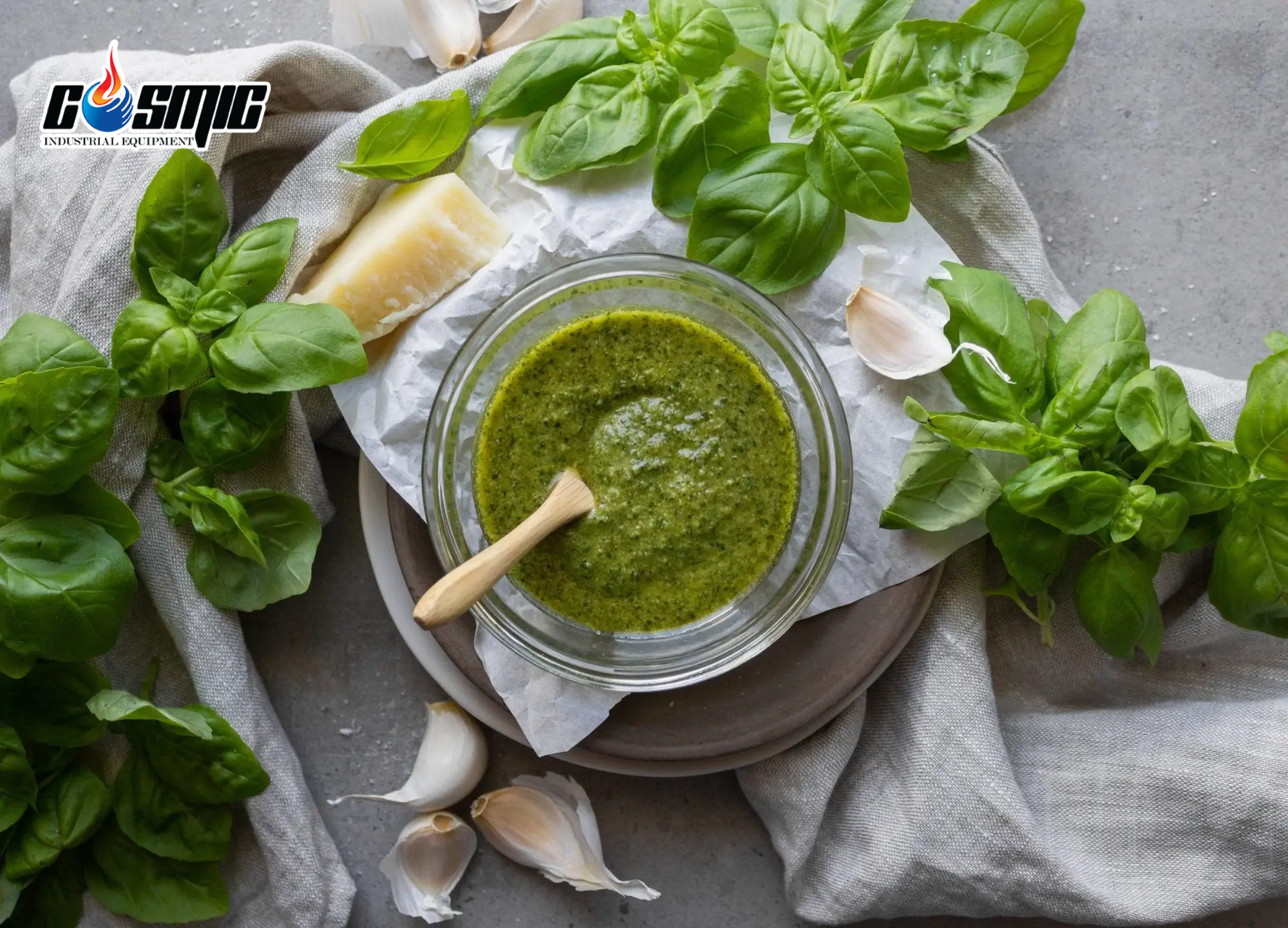 Máy xay cầm tay giúp sốt pesto mịn đồng đều 