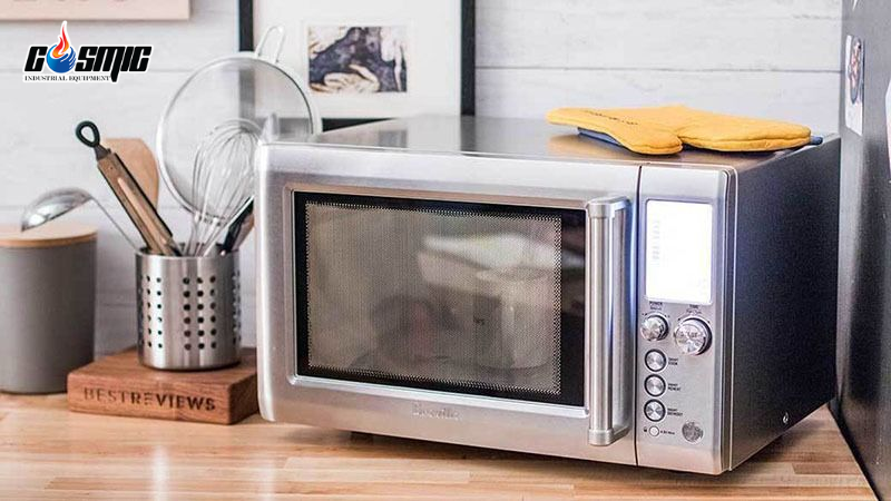 Lò vi sóng nên được đặt ở vị trí hạn chế tiếp xúc với nước và dầu mỡ 