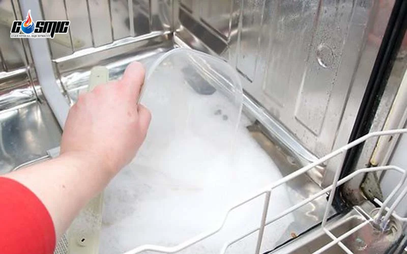 Máy rửa chén tạo bọt nhiều có thể do sử dụng hóa chất không phù hợp 