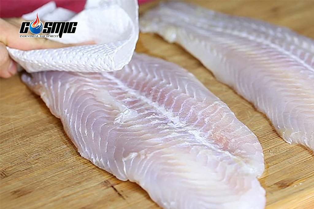 Nên làm ráo nước thực phẩm trước khi chiên