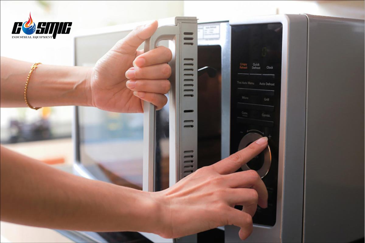 Đảm bảo khoang lò vi sóng khô ráo trước khi sử dụng lại