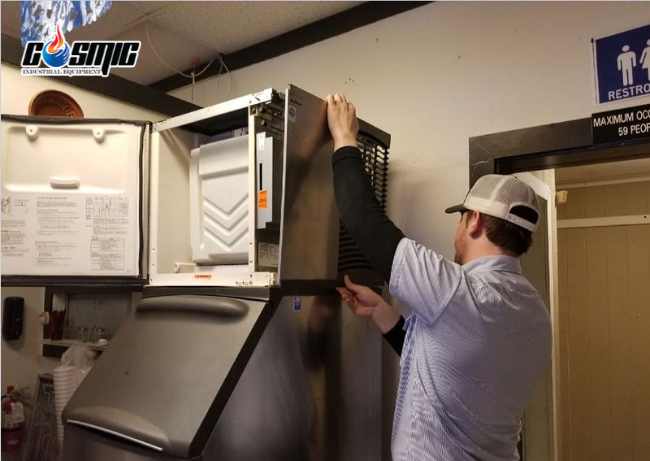 Kiểm tra nguồn nước và đường cấp nước cho máy làm đá