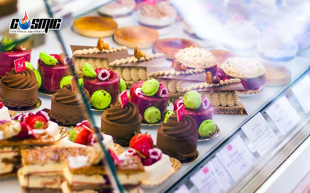 Bánh kem có thể bị khô mặt do mất độ ẩm khi bảo quản lâu